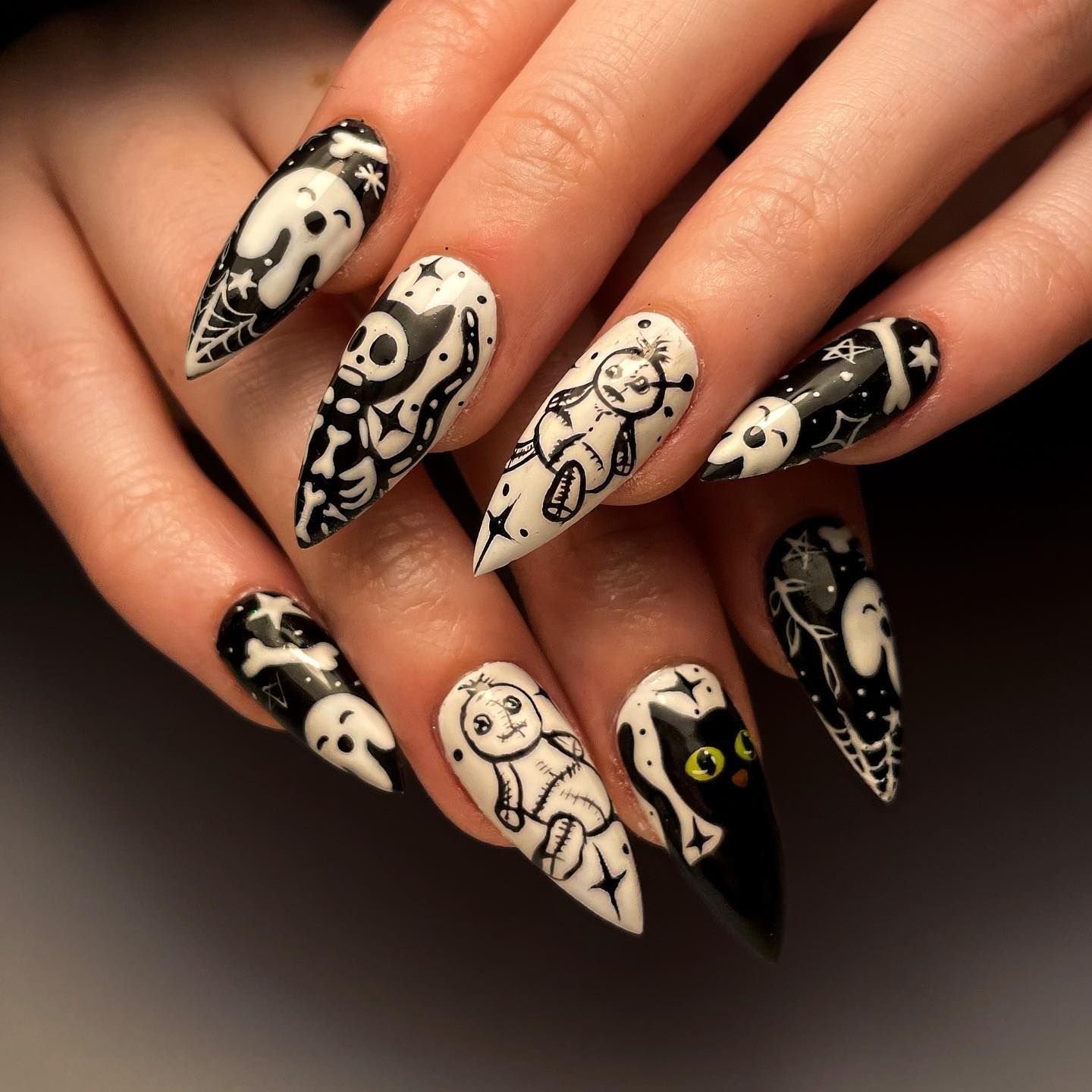 spooky halloween nail